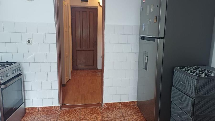 Apartament cu 3 camere decomandat în Amara