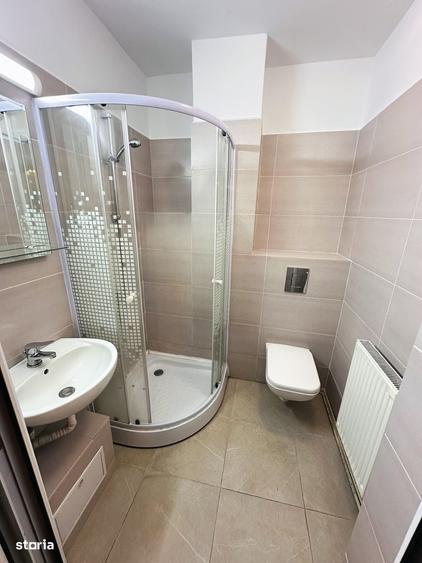 Apartament cu 4 camere decomandat în Apusului