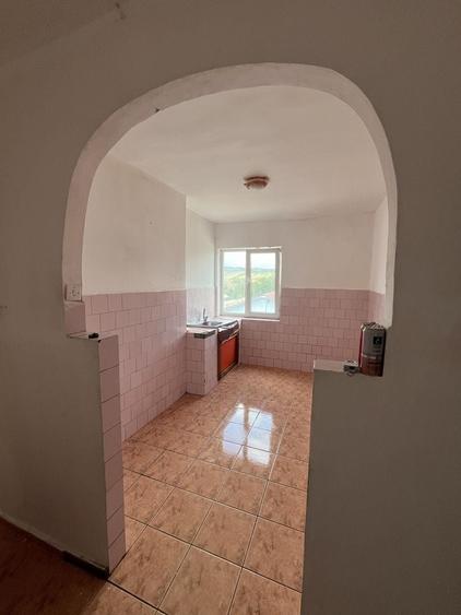 Apartament cu 3 camere semidecomandat în Aleșd