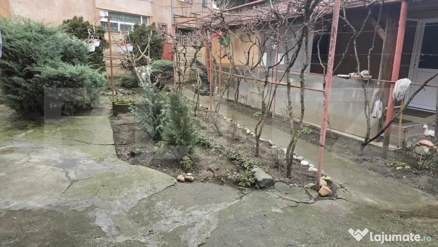 Casă cu 6 camere cu Teren 444 Mp în Nord