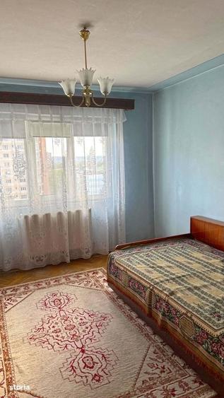 Apartament cu 3 camere decomandat în Craiovița Nouă
