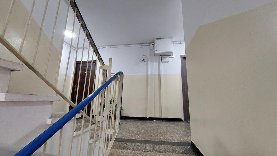 Apartament cu 4 camere semidecomandat în Titan