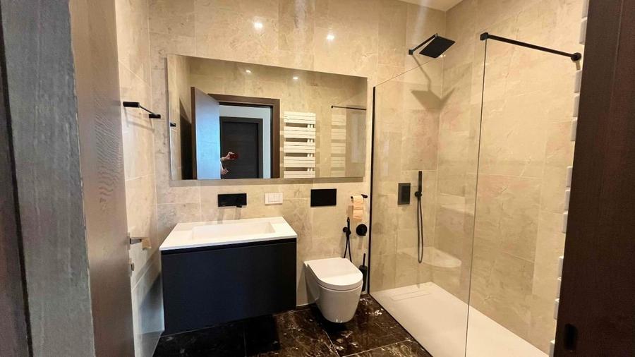 Apartament cu 2 camere decomandat, mobilat în Central