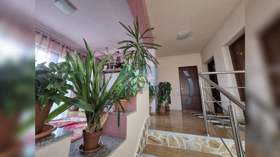 Casă cu 6 camere cu Canalizare în Dezmir