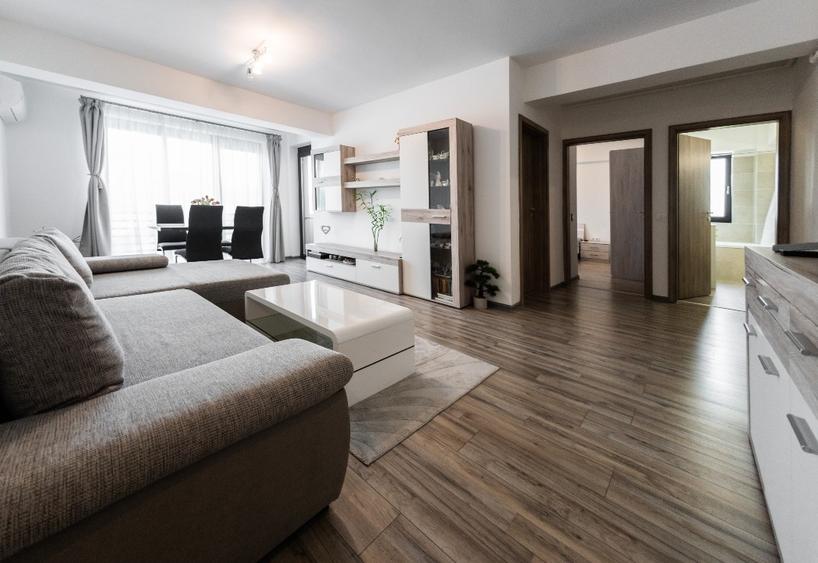 Apartament cu 3 camere decomandat, mobilat în Girocului