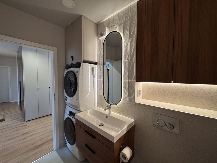 Apartament cu 3 camere semidecomandat în Chinteni