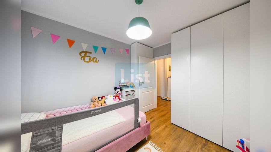 Apartament cu 3 camere semidecomandat, mobilat în Europa