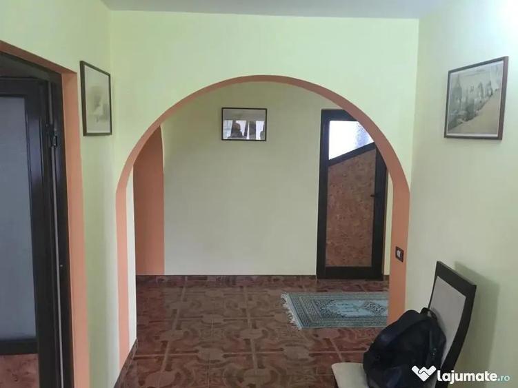 Casă cu 6 camere cu Teren 2000 Mp în Bucium