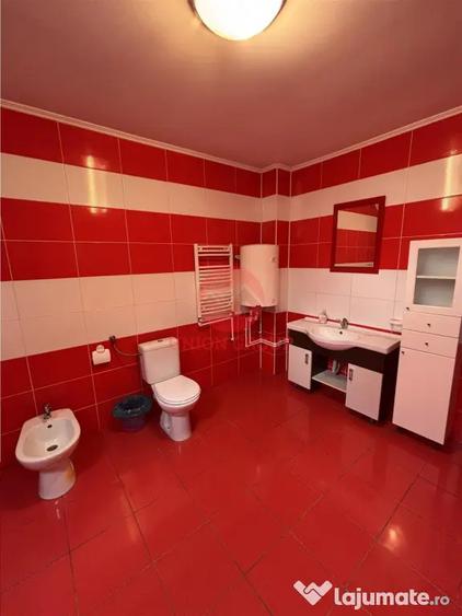 Casă cu 8 camere cu Teren 200 Mp în Central
