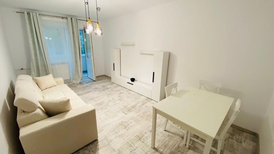 Apartament cu 3 camere decomandat, mobilat în Progresul