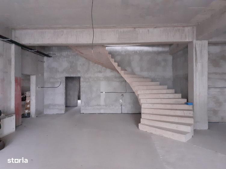Casă cu 4 camere cu Teren 7650 Mp în Central
