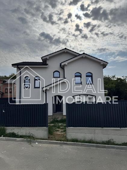 Casă individuală cu 4 camere cu Canalizare în Periferie