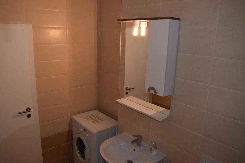 Apartament cu 2 camere decomandat în Tractorul