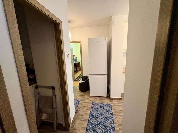 Apartament cu 3 camere semidecomandat în Drumul Taberei