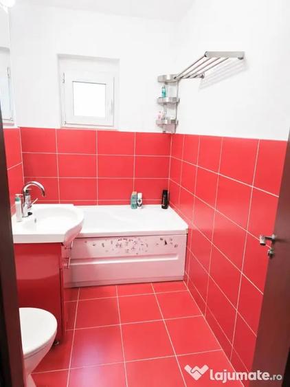 Apartament cu 2 camere decomandat în Trocadero