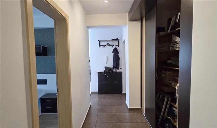 Apartament cu 3 camere decomandat în Crișan