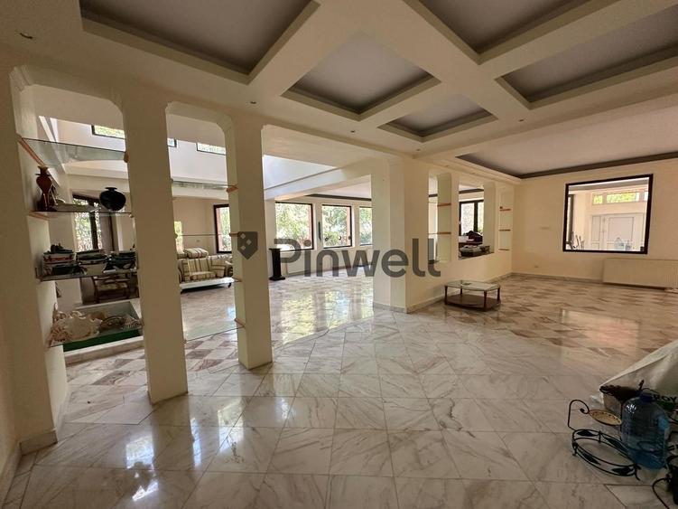 Casă individuală cu 10 camere cu Piscina în Central