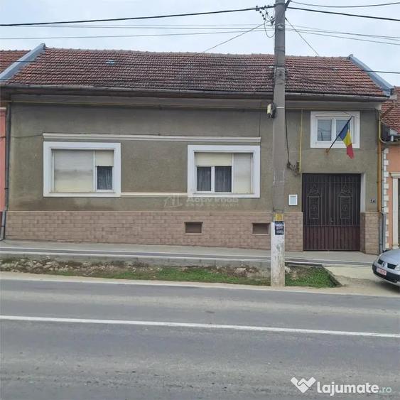 Casă cu 7 camere cu Teren 900 Mp în Central
