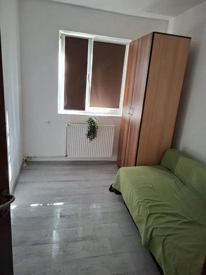 Apartament cu 3 camere semidecomandat în Dacia