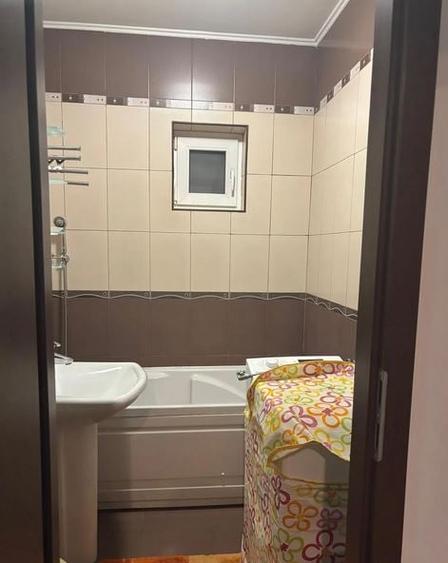 Apartament cu 3 camere decomandat, mobilat în Tineretului