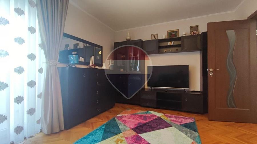 Apartament cu 3 camere decomandat, mobilat în Calea Aradului