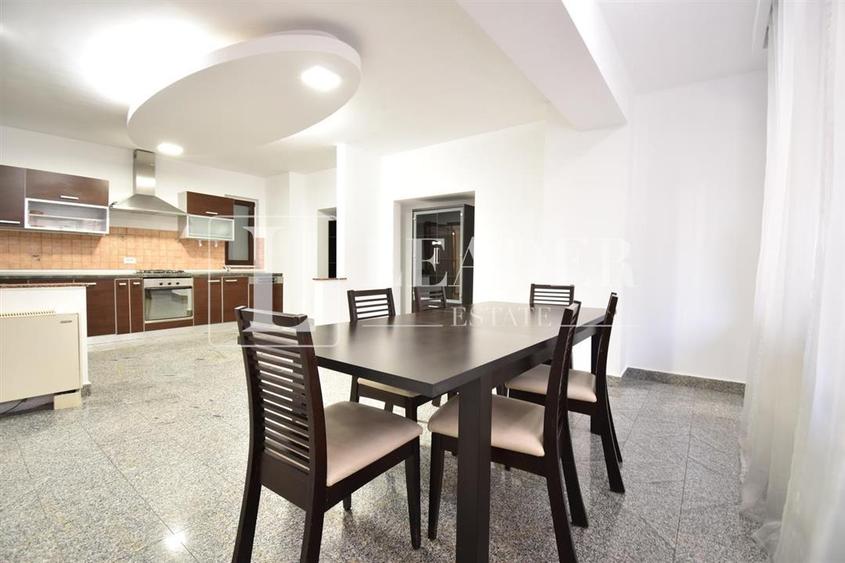 Apartament cu 4 camere semidecomandat în Aviatorilor
