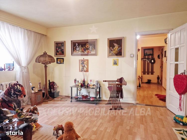 Apartament cu 3 camere semidecomandat în Cetate