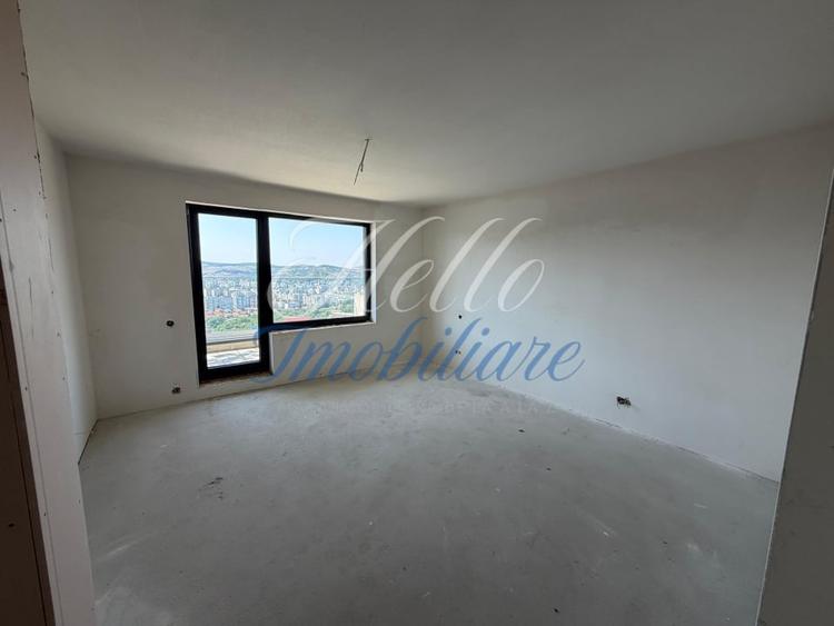 Penthouse cu 3 camere decomandat în Zorilor