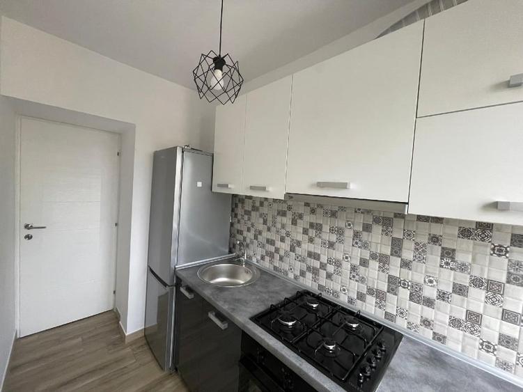 Apartament cu 2 camere semidecomandat în Girocului