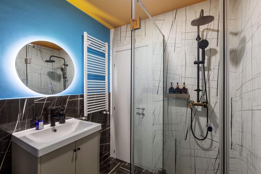 Apartament cu 4 camere, mobilat în P-ța Universității