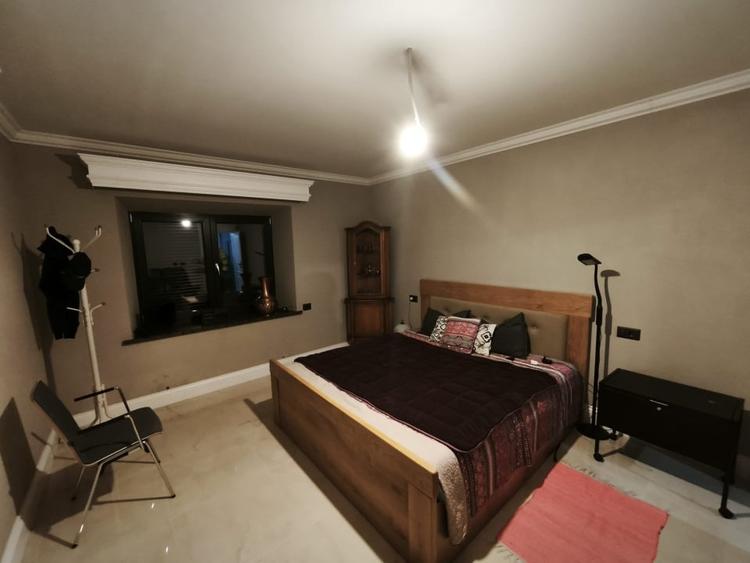 Casă individuală cu 8 camere cu Canalizare în Exterior Sud