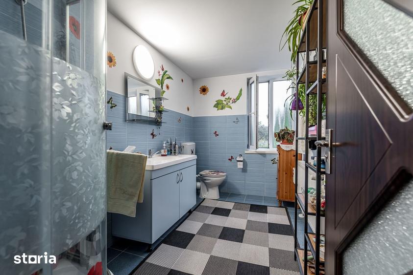 Casă cu 3 camere cu Teren 12170 Mp în Bata
