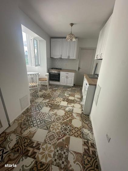 Apartament cu 3 camere semidecomandat, mobilat în Sala Palatului