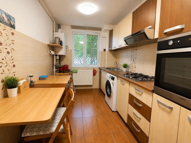 Apartament cu 4 camere decomandat, mobilat în Tomis III