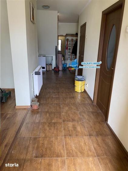 Casă cu 5 camere cu Teren 800 Mp în Republicii