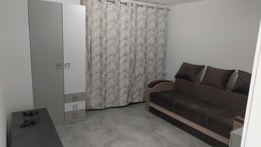 Garsonieră decomandată în Far