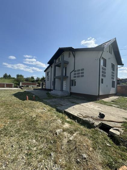 Casă cu 4 camere în Băbeni