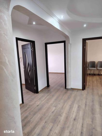 Apartament cu 4 camere decomandat în Central