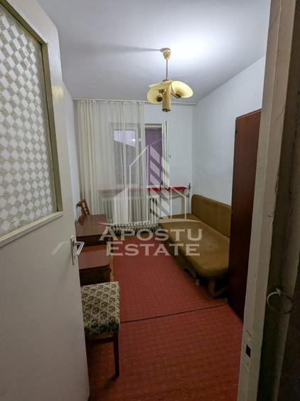 Apartament cu 3 camere semidecomandat, mobilat în Șagului