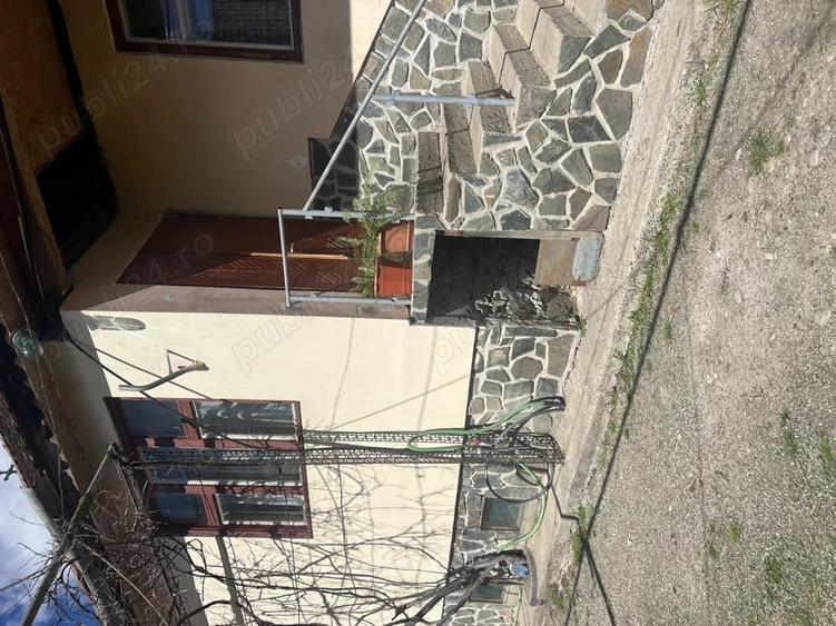 Casă cu 3 camere în Săcel