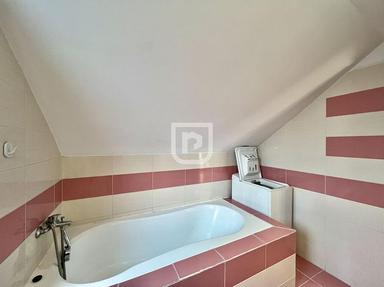 Apartament cu 3 camere semidecomandat, mobilat în Ultracentral