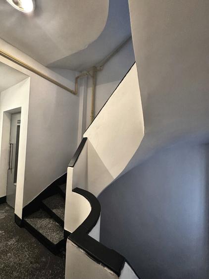 Apartament cu 3 camere semidecomandat în P-ța Romană