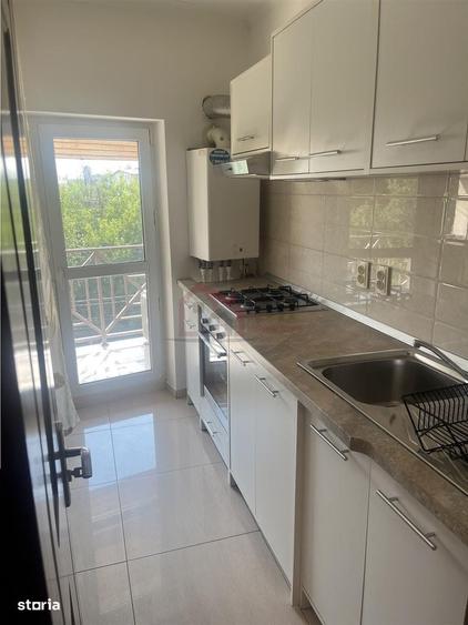 Apartament cu 4 camere decomandat în Dobroești