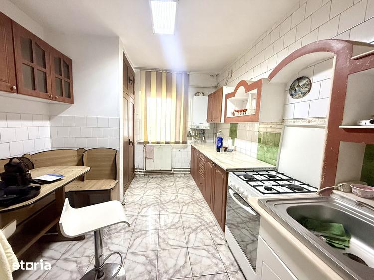 Apartament cu 4 camere decomandat în Radu Negru