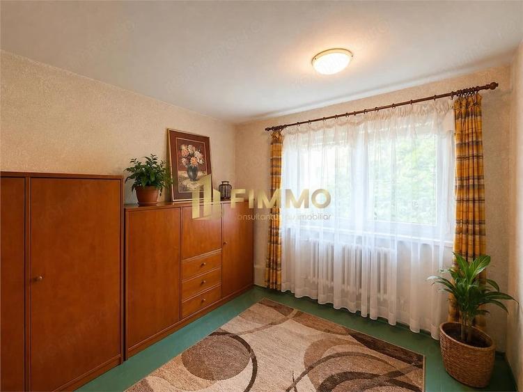 Apartament cu 4 camere decomandat în George Enescu