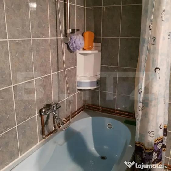 Casă cu 5 camere cu Teren 586 Mp în Poiana Țapului