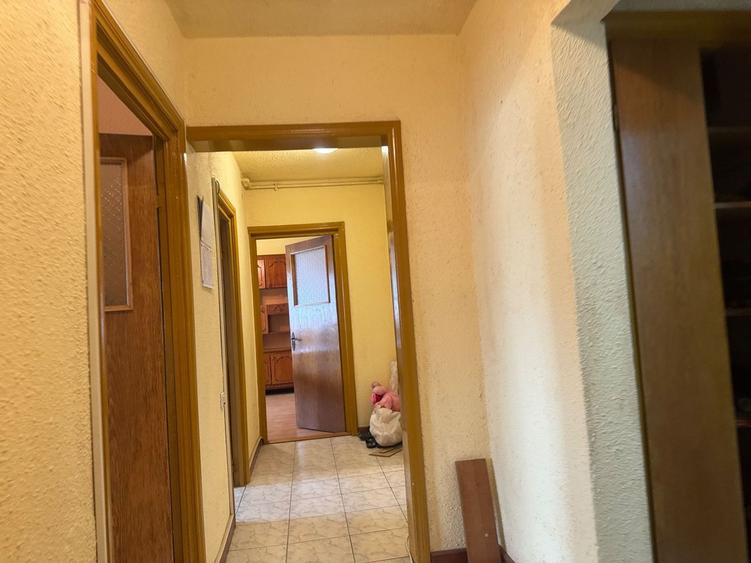 Apartament cu 3 camere decomandat, mobilat în Casa de Cultură