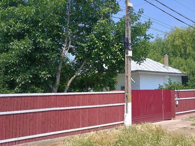 Casă cu 3 camere cu Teren 1286 Mp în Slobozia Corni