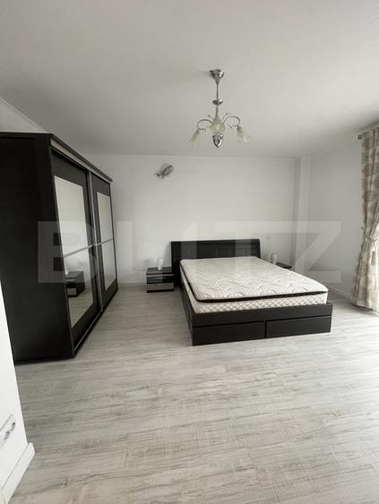 Apartament cu 3 camere decomandat, mobilat în Central