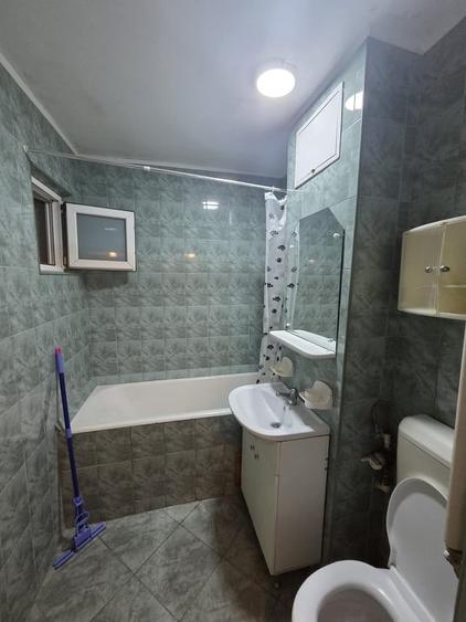 Apartament cu 3 camere decomandat în Colentina